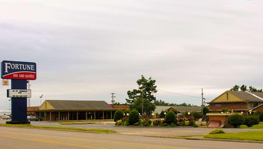Fortune Inn & Suites Newport Exteriör bild