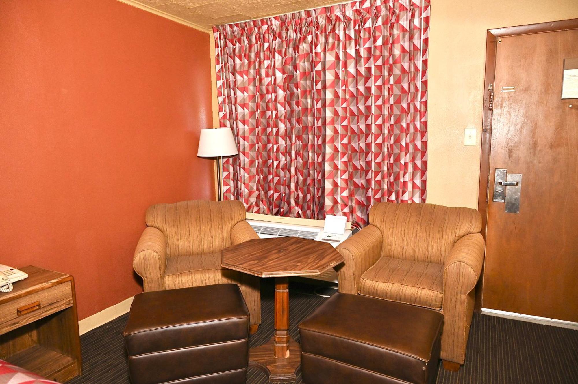 Fortune Inn & Suites Newport Exteriör bild