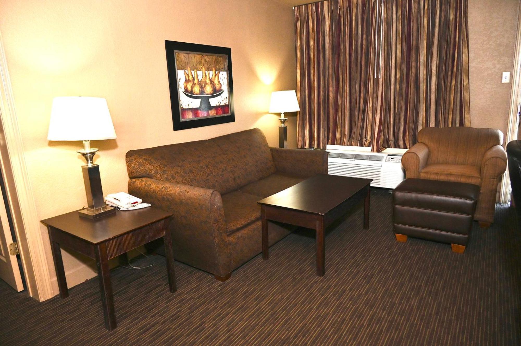 Fortune Inn & Suites Newport Exteriör bild