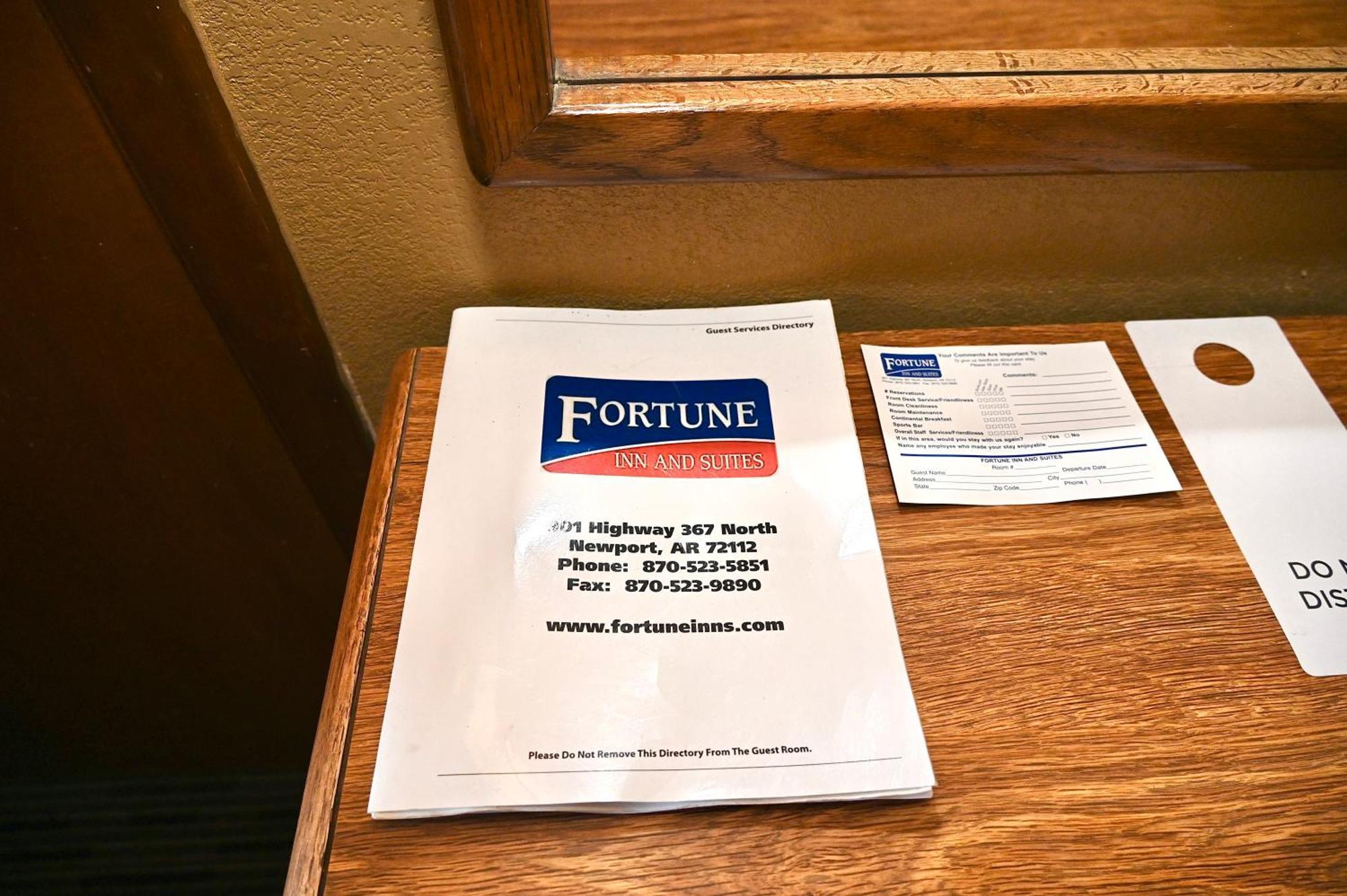 Fortune Inn & Suites Newport Exteriör bild