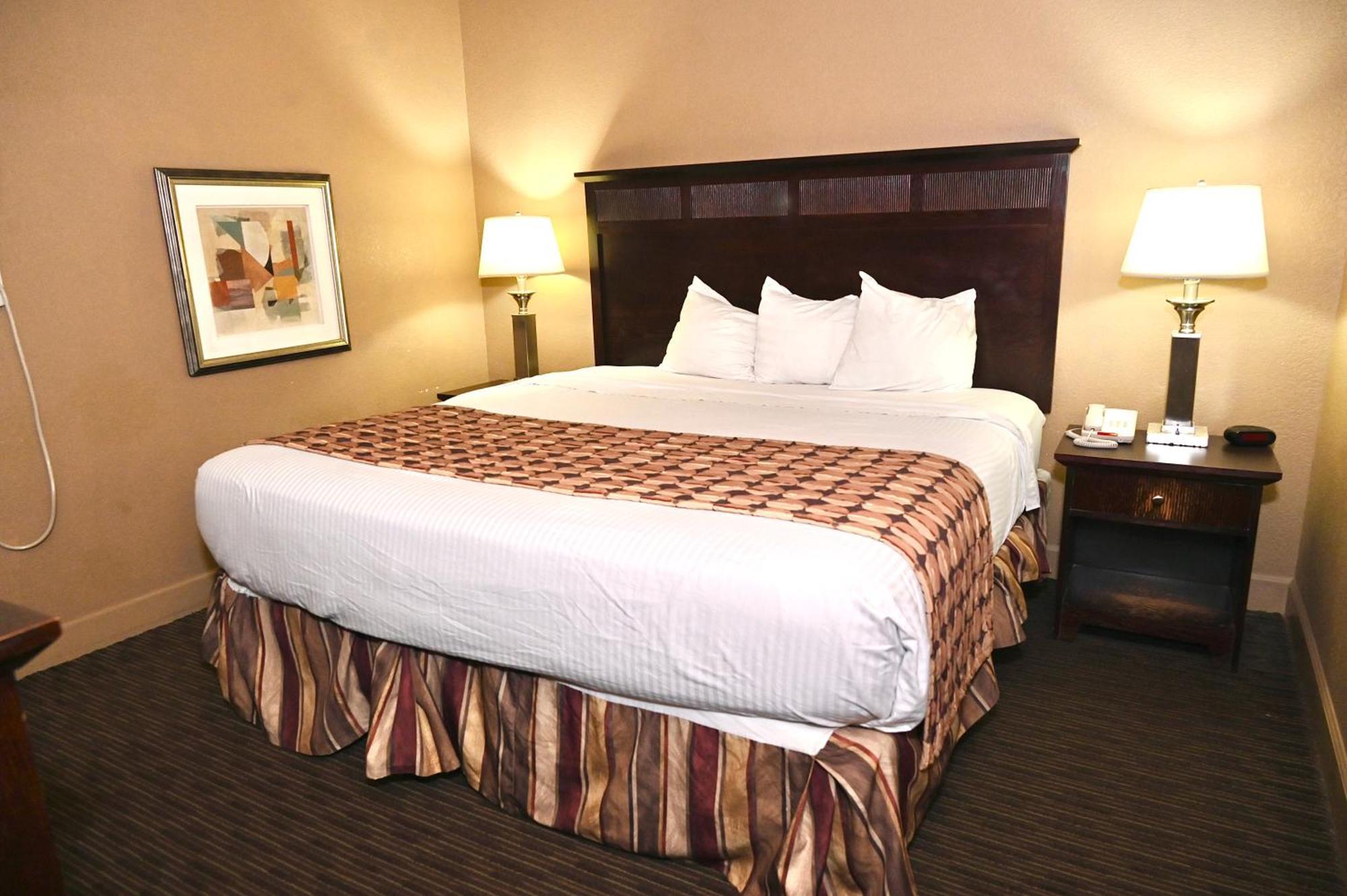 Fortune Inn & Suites Newport Exteriör bild