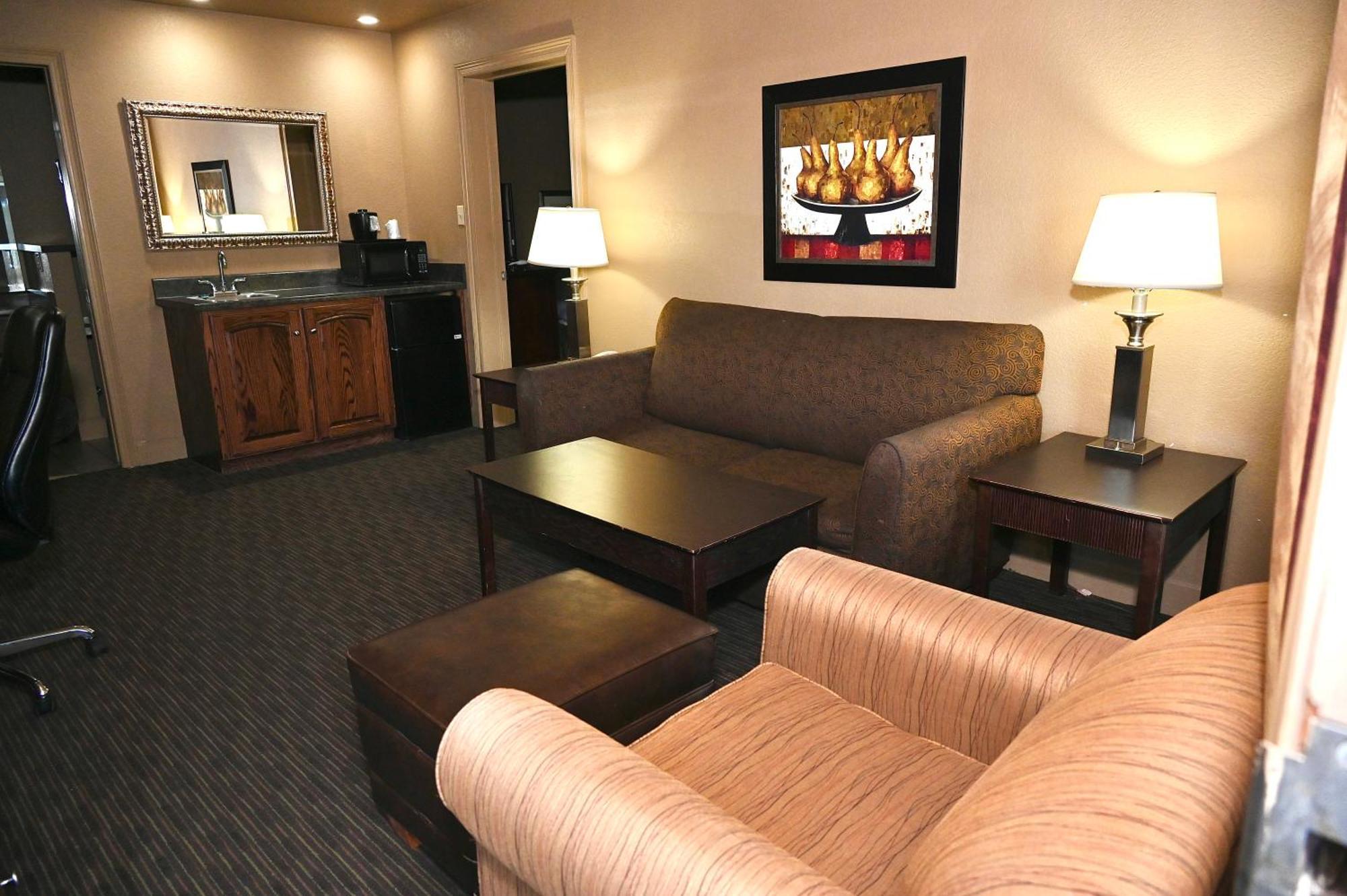 Fortune Inn & Suites Newport Exteriör bild