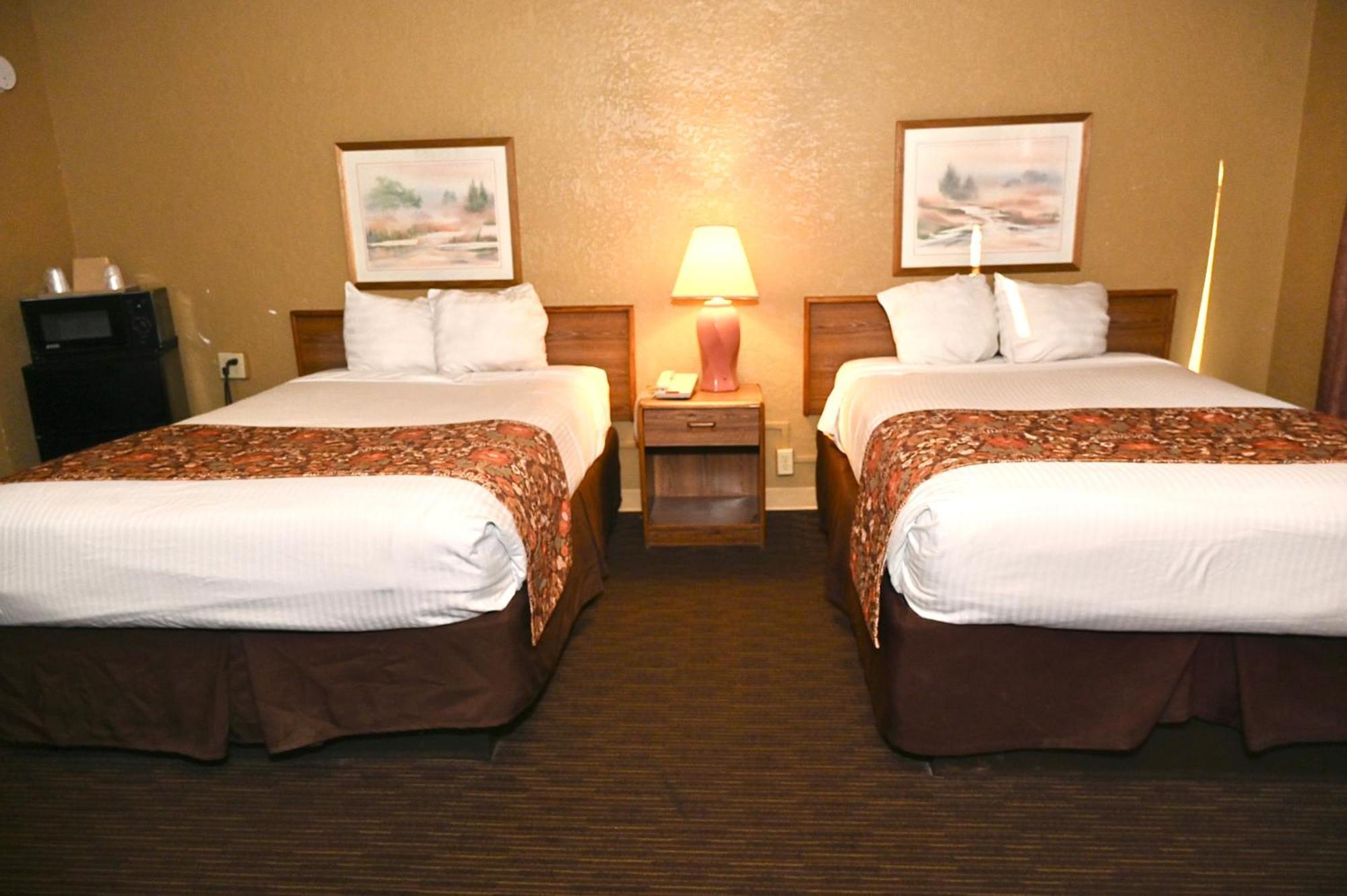 Fortune Inn & Suites Newport Exteriör bild
