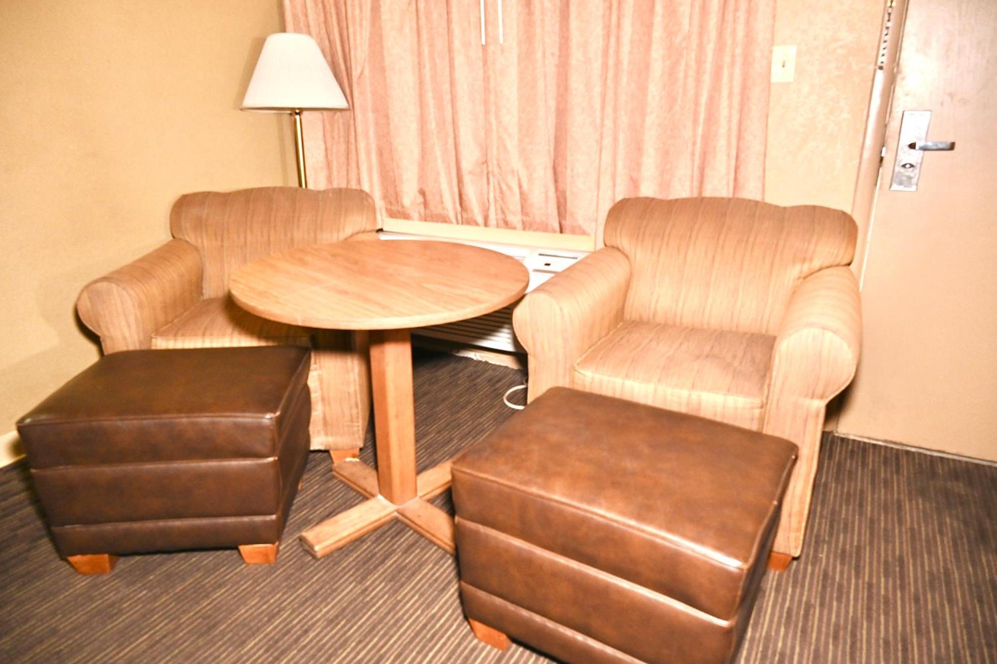 Fortune Inn & Suites Newport Exteriör bild