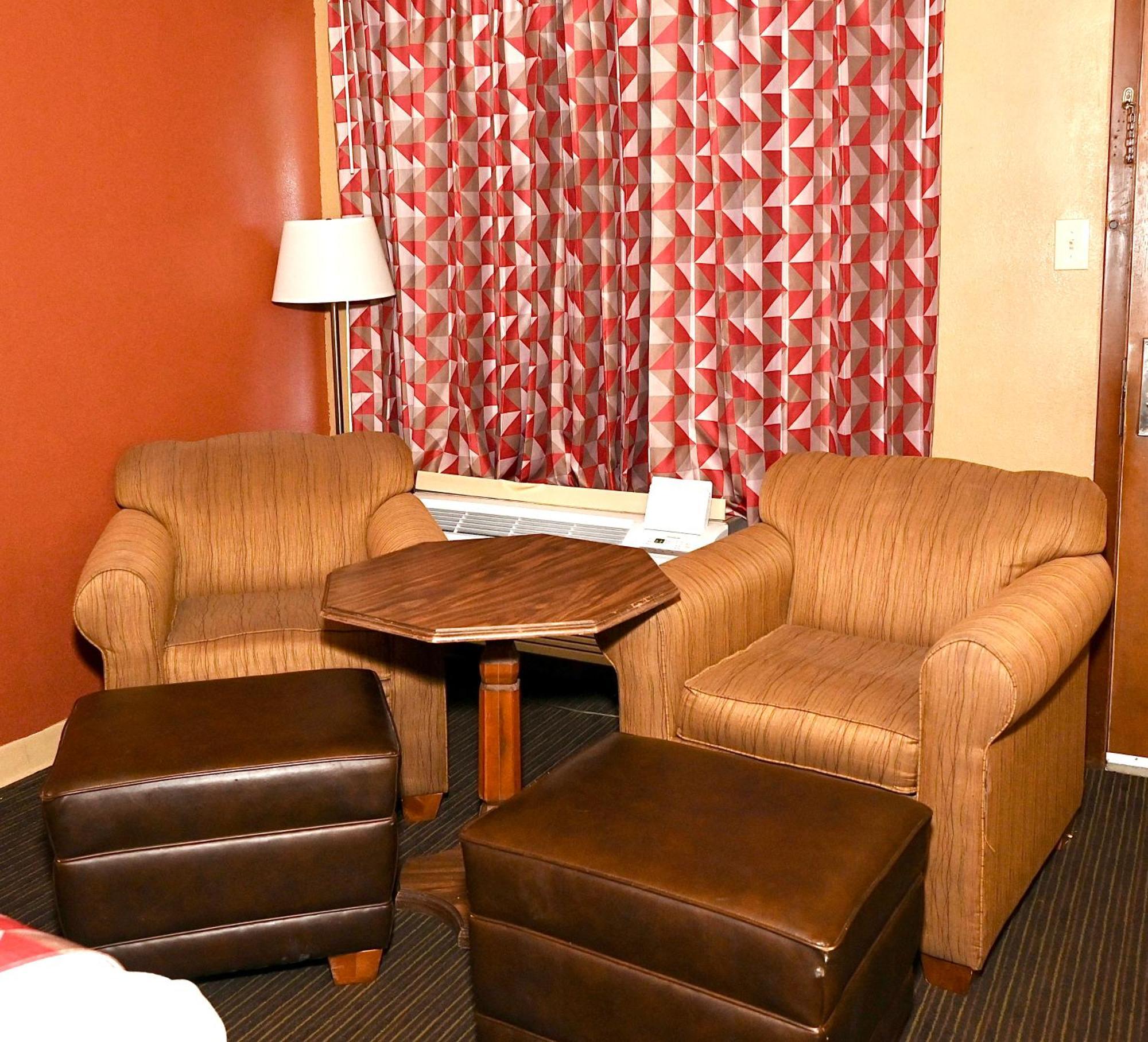 Fortune Inn & Suites Newport Exteriör bild