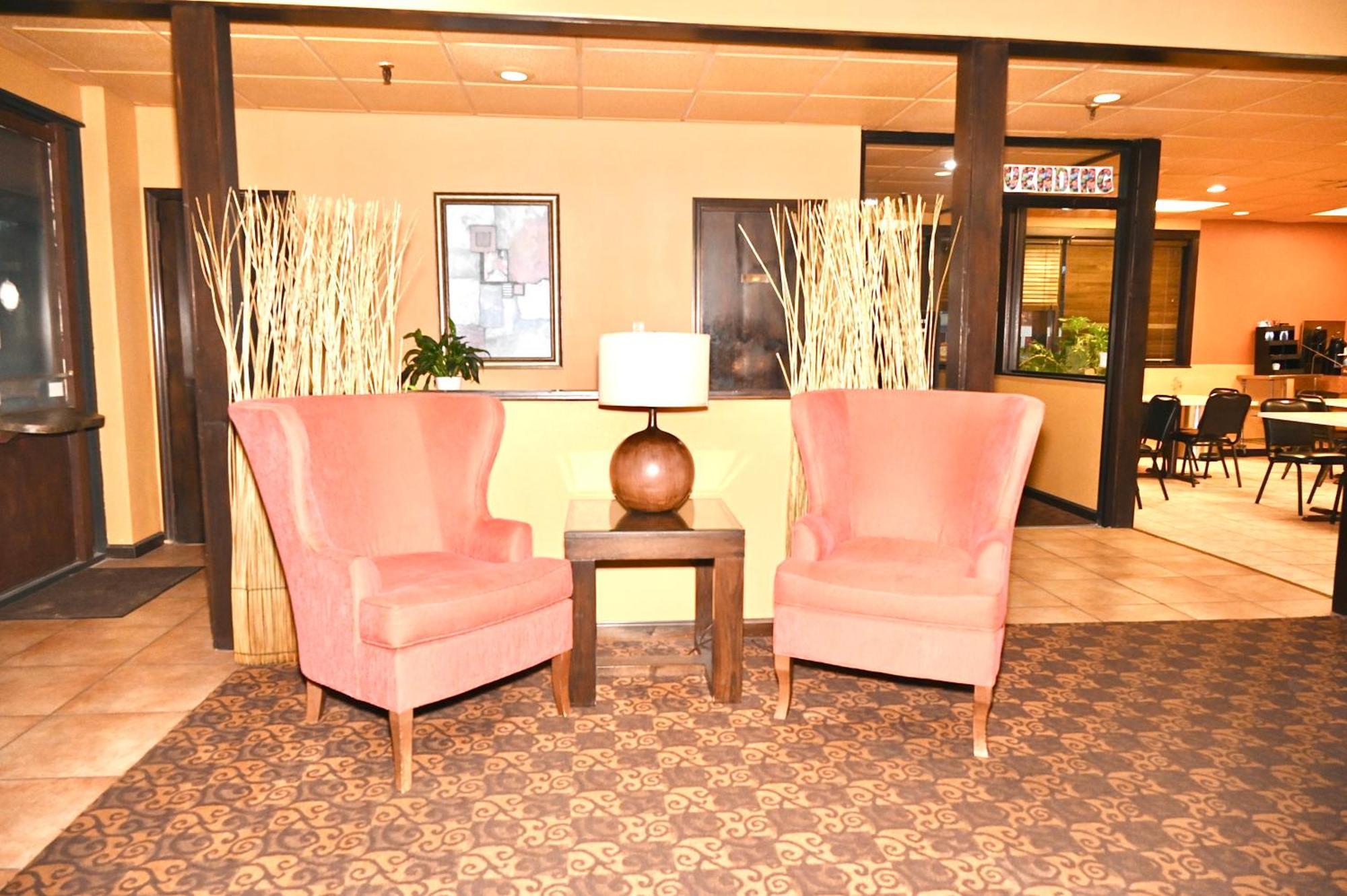 Fortune Inn & Suites Newport Exteriör bild